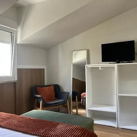 Cosy And Renewed 1 Bedroom In Campolide - 2e